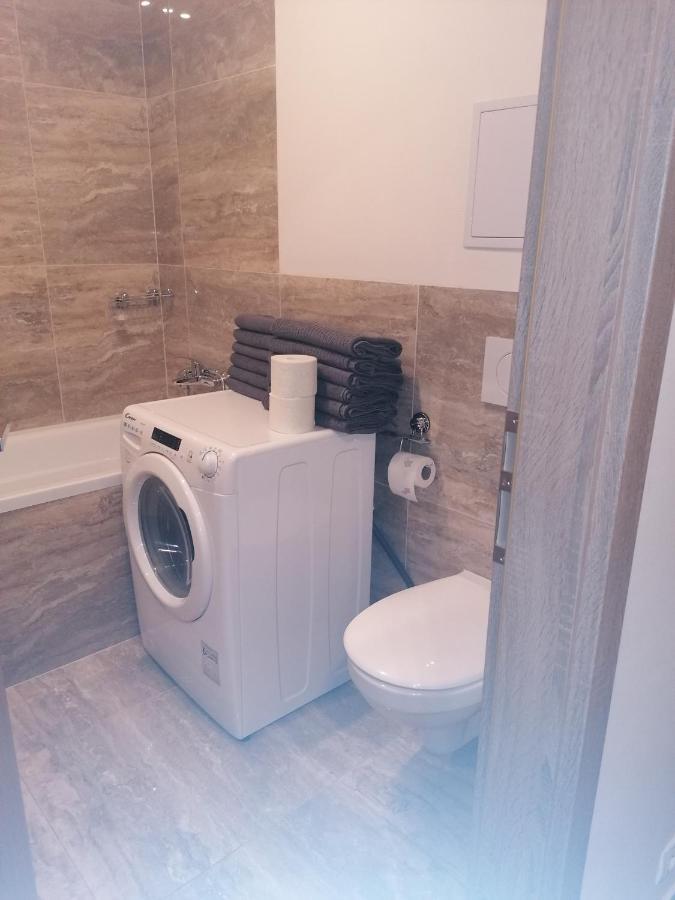 Brand New Two Room Apartment #64 In Elite Rezidence With Free Secure Parking Praha Eksteriør bilde